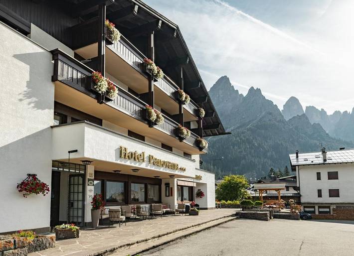 Appartamento per 4 persone, con Terrazza e Idromassaggio nonché Giardino e Sauna a San Martino di Castrozza