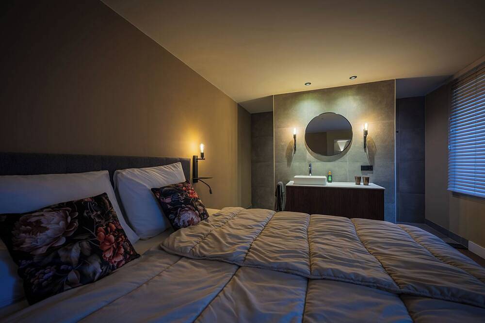 Vacation home * Atmospheric * Luxury * - 3 spacious bedrooms, each with private bathroom in Nuth, Parkstad Limburg