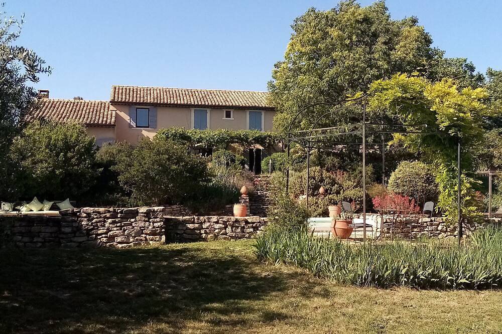 Maison de caractère, piscine, sauna, environnement calme in Mondragon, Vaucluse