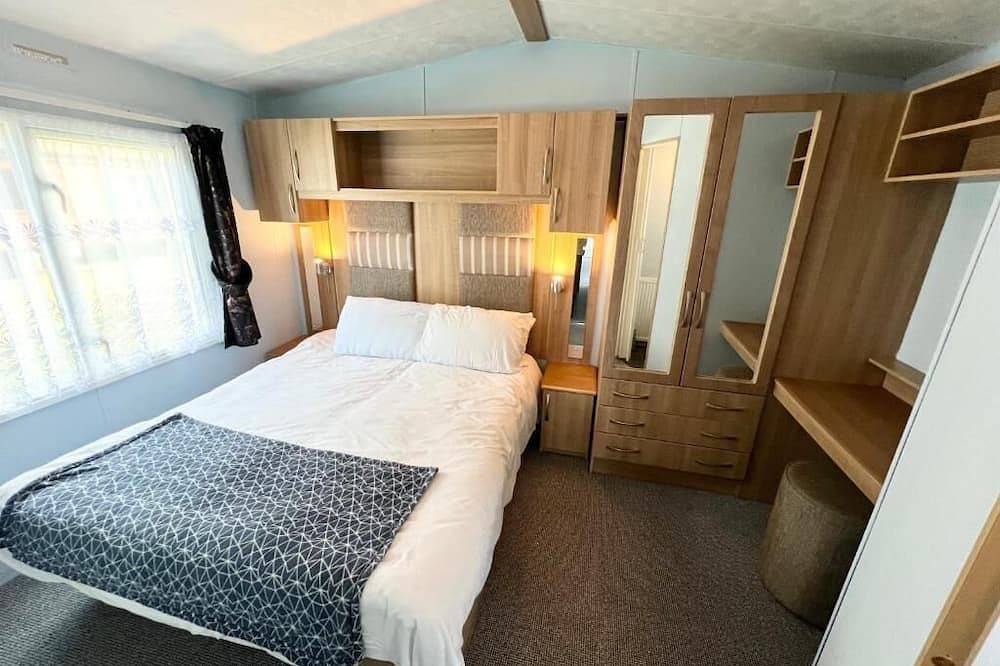 2 Bedroom Caravan, Lower Hyde, Shanklin, Isle of Wight in Shanklin, Isle of Wight