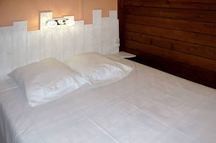Agréable appartement dans une maison de vacances avec piscine, WIFI, TV, patio et animaux admis in Calvi, Région de Calvi