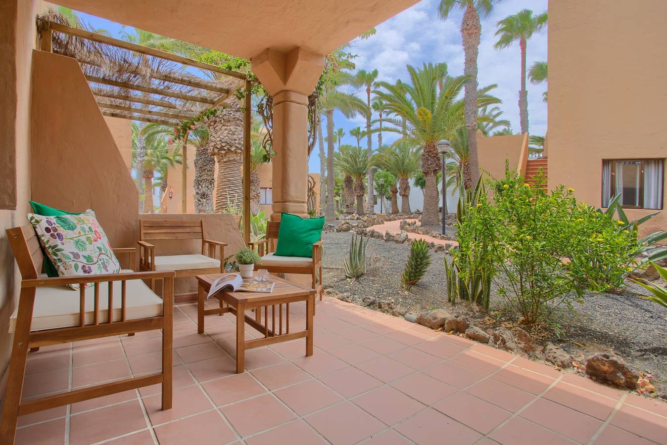 Appartement entier, Vacances 'Ocean Dune' avec piscine partagée, terrasse privée et Wi-Fi in Corralejo, La Oliva