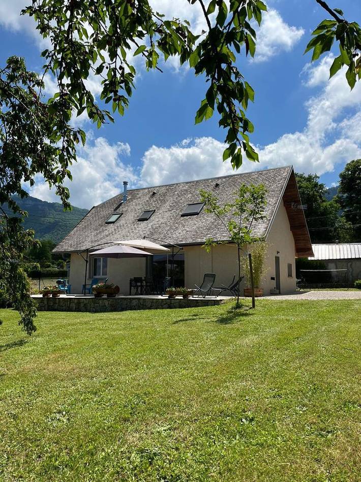 Gîte pour 6 personnes, avec jardin et terrasse dans Bauges