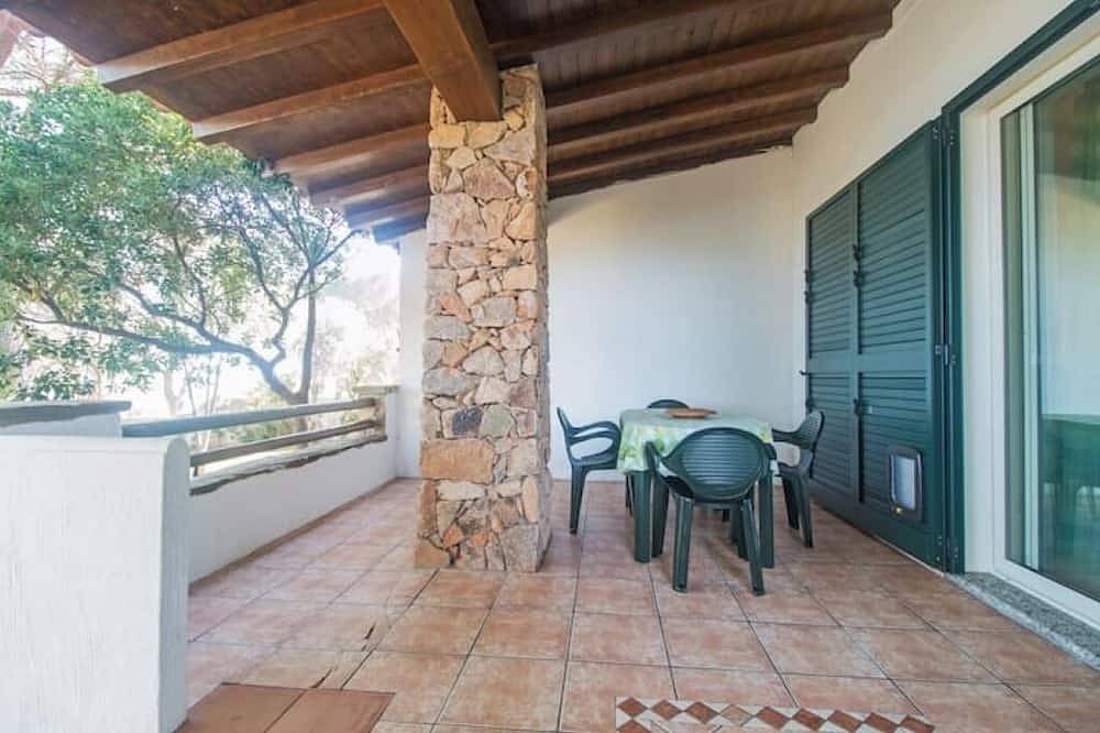 Ganze Wohnung, Apartment in villa with direct access to the sea, suitable for families with children in Sas Linnas Siccas, Orosei