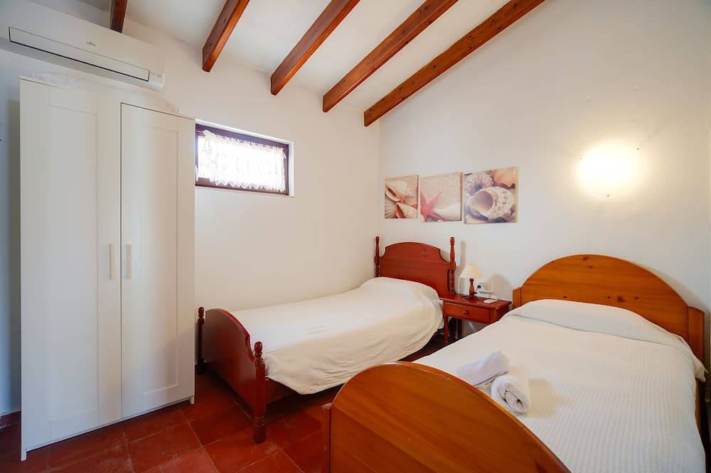 Aure, Villa with pool and air conditioning! in Cala en Bosc, Ciutadella