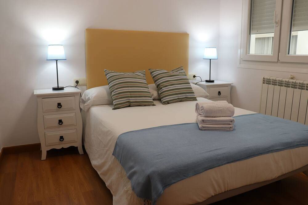 Entire apartment, Apartment in front of the beach of Coira in the center of Portosin in Porto do Son, Rías Baixas