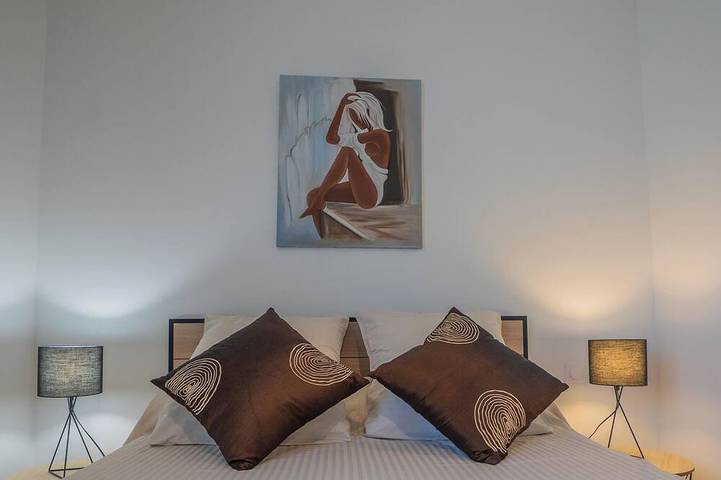 Location de vacances pour 8 personnes, avec jardin et terrasse ainsi que piscine et jacuzzi à Poulx - 4