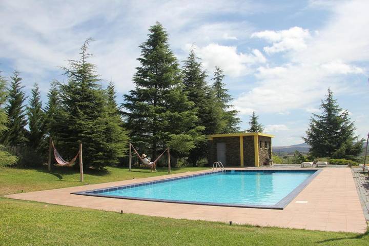 Alojamiento y desayuno para 2 personas, con Balcón y Terraza además de Jardín y Piscina en Bermellar - 4