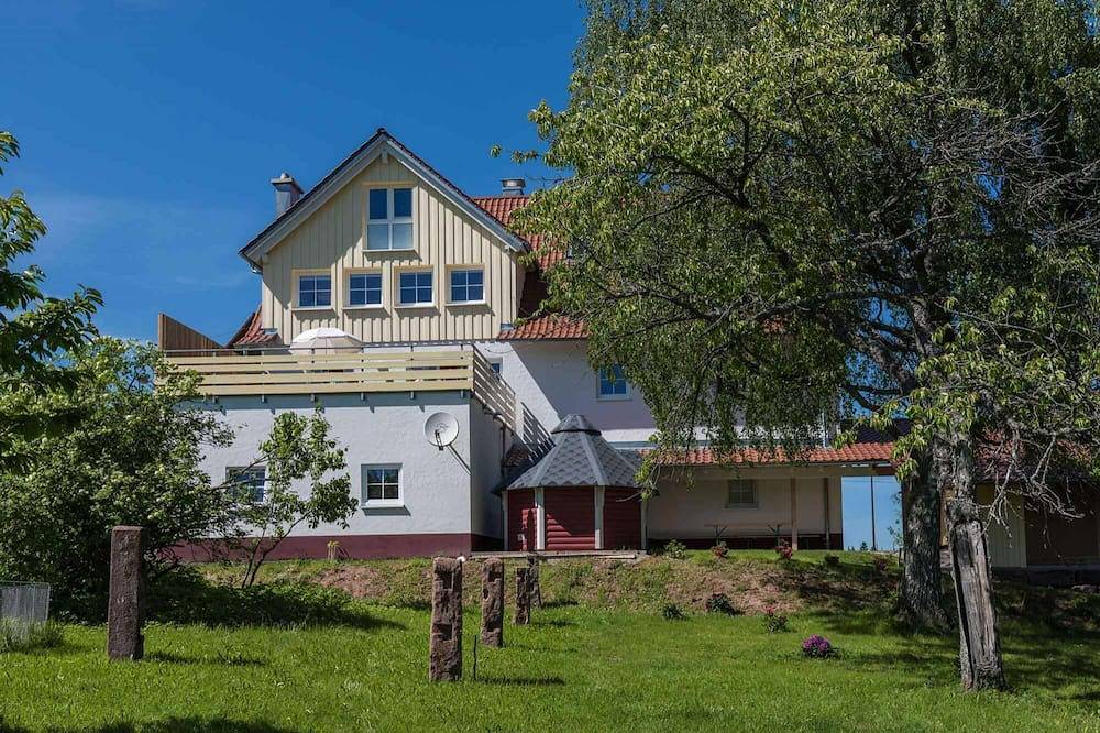 Exklusives Landhaus Seewald: 330m2 - Sauna - Whirlpool - Spielplatz - Bbq - Wlan in Seewald, Nordschwarzwald