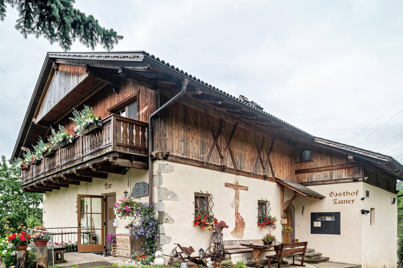 Entire apartment, Apartment 'Zunerhof Morgensonne' with Mountain View, Balcony and Wi-Fi in Lengstein, Ritten