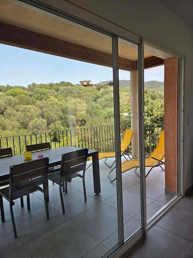 Gîte pour 4 personnes, avec Balcon ainsi que Terrasse et Jardin dans Plage de Tenutella