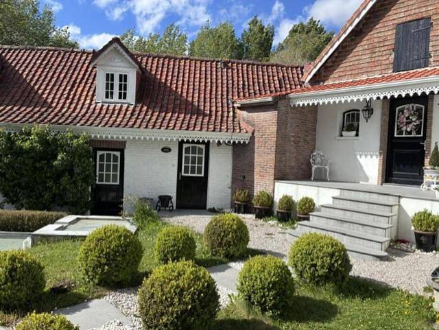 Chambre d’hôte pour 2 personnes, avec Terrasse et Jardin ainsi que Vue et Vue sur le lac à Menneville