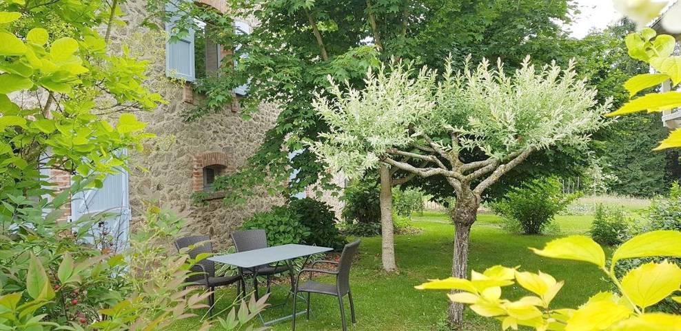 Location de vacances pour 3 personnes, avec Jacuzzi et Terrasse ainsi que Jardin et Piscine à Boisset (Cantal) - 4