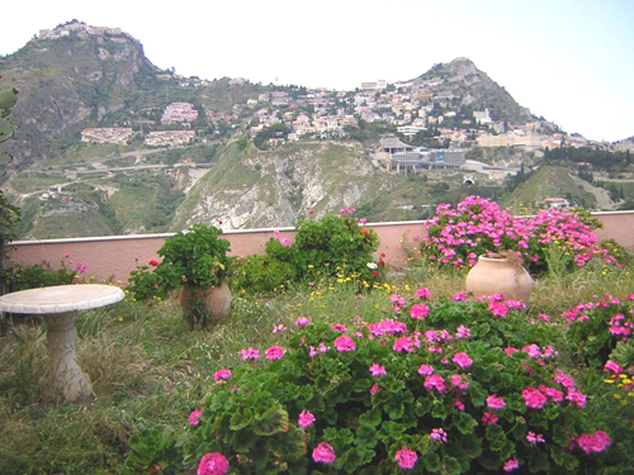 Appartamento intero, Appartamento spazioso a Taormina - Vista giardino in Castelmola, Provincia di Messina