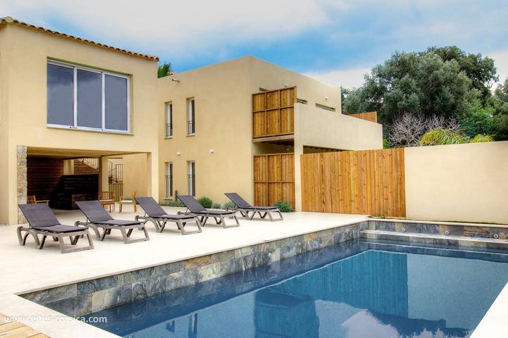 Gîte pour 4 personnes, avec Terrasse et Jardin ainsi que Piscine et Vue