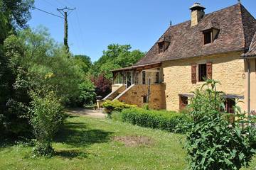 Gîte pour 10 personnes, avec jardin et terrasse à Nabirat