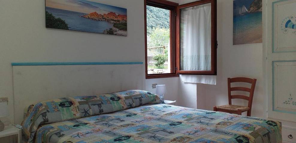 Agriturismo per 3 persone, con panorama e giardino in Dorgali