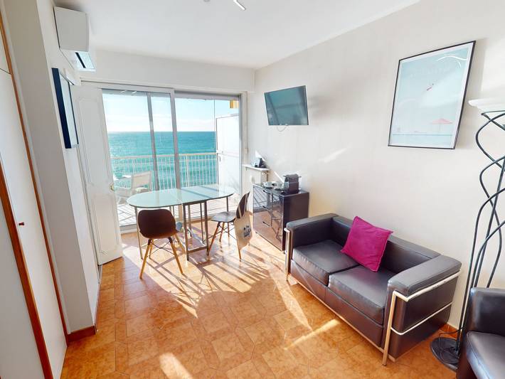 Studio entier, Studio climatisé avec terrasse face mer, Wifi inclus in Menton, Région de Nice
