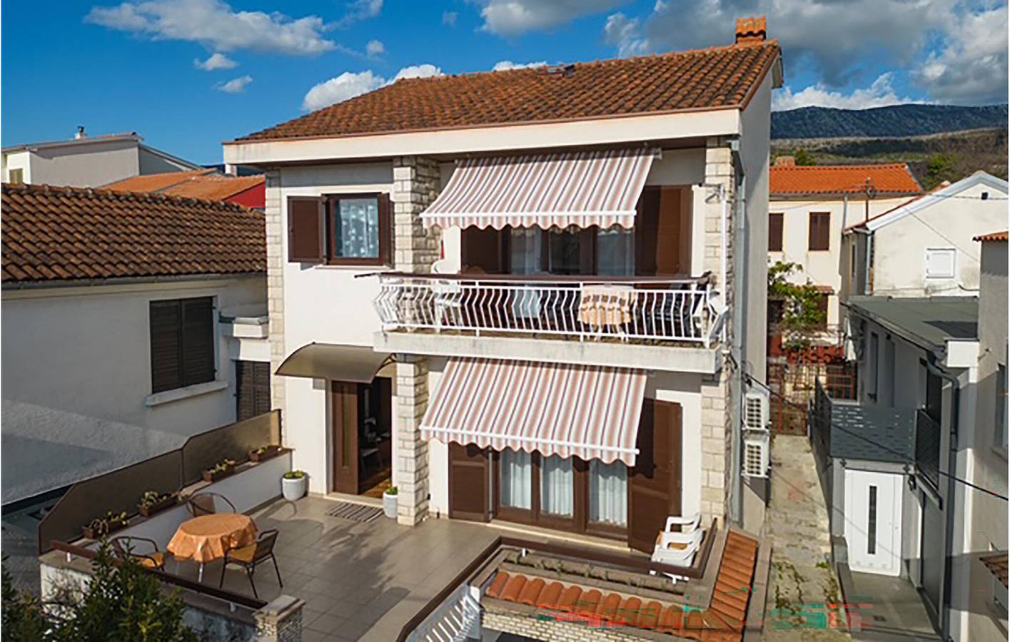 Cały apartament wypoczynkowy, Apartament wakacyjny dla 4 osób z taras in Jadranovo, Żupania primorsko-gorska