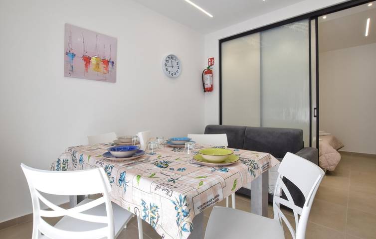 Entire holiday apartment, Cozy Beachside Apartment with WiFi and A/C in Capaci, Palermo Province