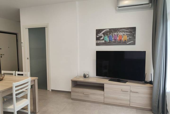 Appartement entier, Luminoso - Appartement de trois pièces au rez-de-chaussée in Bagni Saint Tropez, Pineto