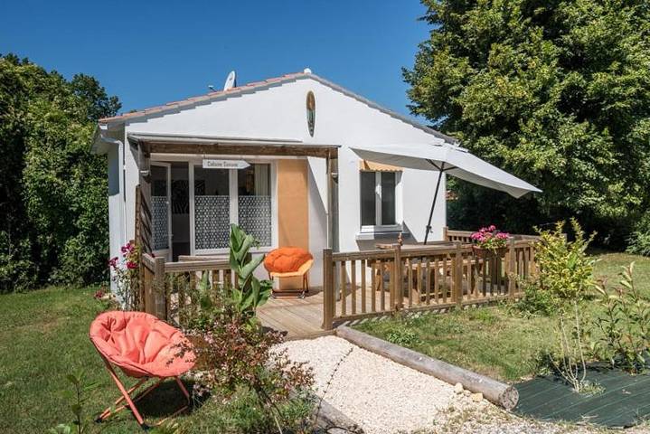 Location de vacances pour 4 personnes, avec terrasse et jardin ainsi que vue sur le lac et vue dans La Devise - 3