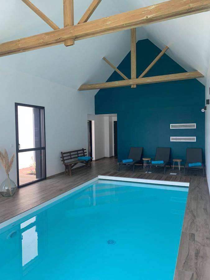 Location de vacances pour 10 personnes, avec jardin et bassin pour enfant ainsi que piscine et vue dans Port de Portsall - 3