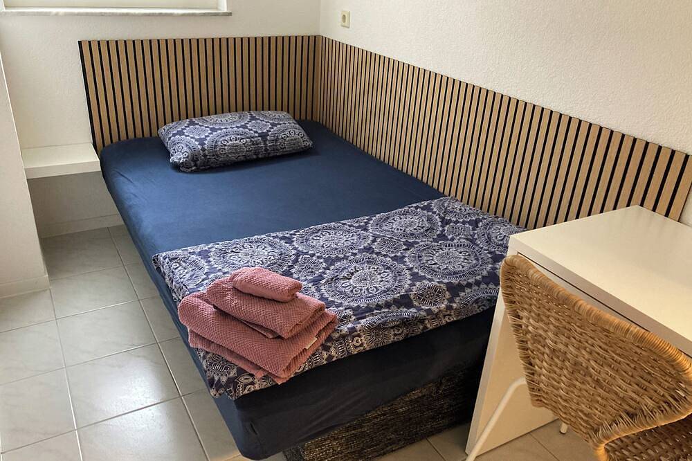 Ganze Wohnung, An der A8 & dennoch stadtnah! Fewo für max 5 Gäste mit guter Anbindung in Kirchheim unter Teck, Landkreis Esslingen