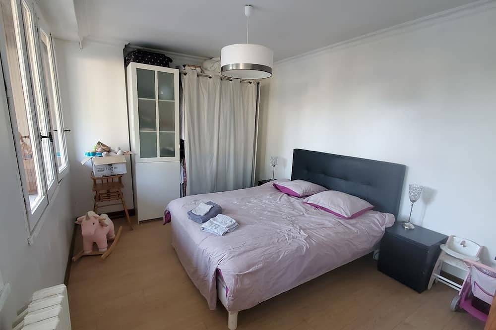 Apartamento entero, Single-storey apartment, 5 minutes from town center, terrace, south-facing in Provins, Sena y Marne