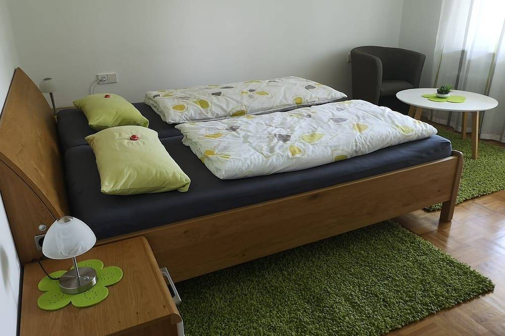 Ganze Wohnung, Schöne moderne u. ruhig gelegene Ferienwhg. 75 qm, mit Balkon u. großem Garten in Geislingen an der Steige, Albsteig Etappe 6