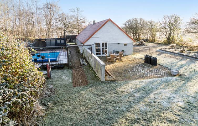 Ferienhaus für 8 Personen, mit Terrasse und Garten in Karby Juetland