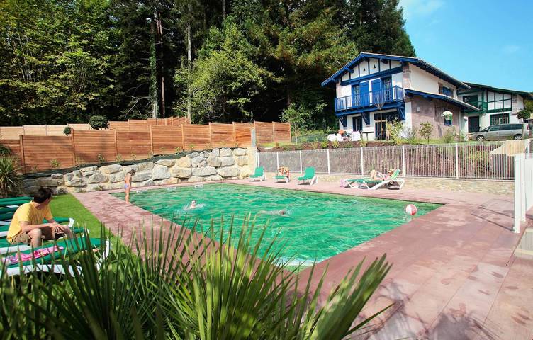 Villa pour 8 personnes, avec piscine ainsi que terrasse et jardin, animaux acceptés au Pays basque - 2