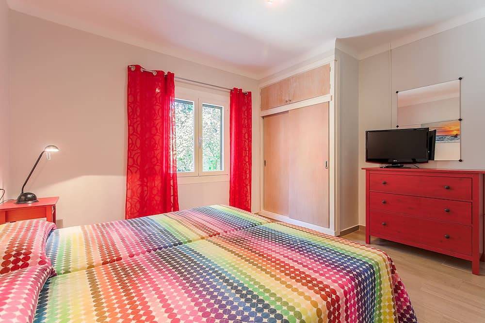 Apartamento en el 1 ° piso con piscina privada en The Quiet, Beautiful Beaches of Cala. in Cala Sant Vicenc, Pollença