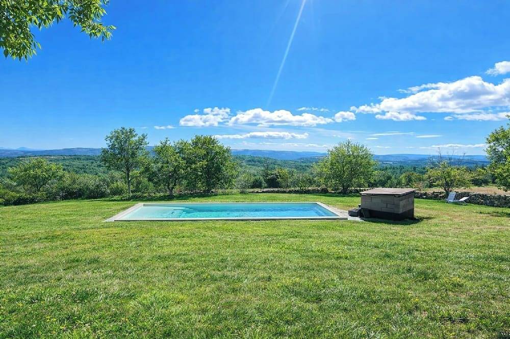 Farmhouse in the heart of nature, panoramic view, absolute peace and quiet. in Sault, Parc naturel régional du Mont-Ventoux