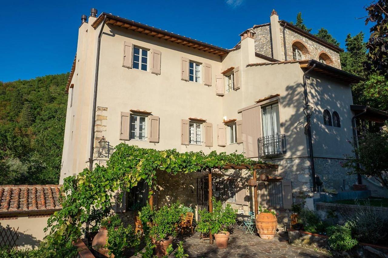 Large Double Room in Vaiano, Provincia di Prato