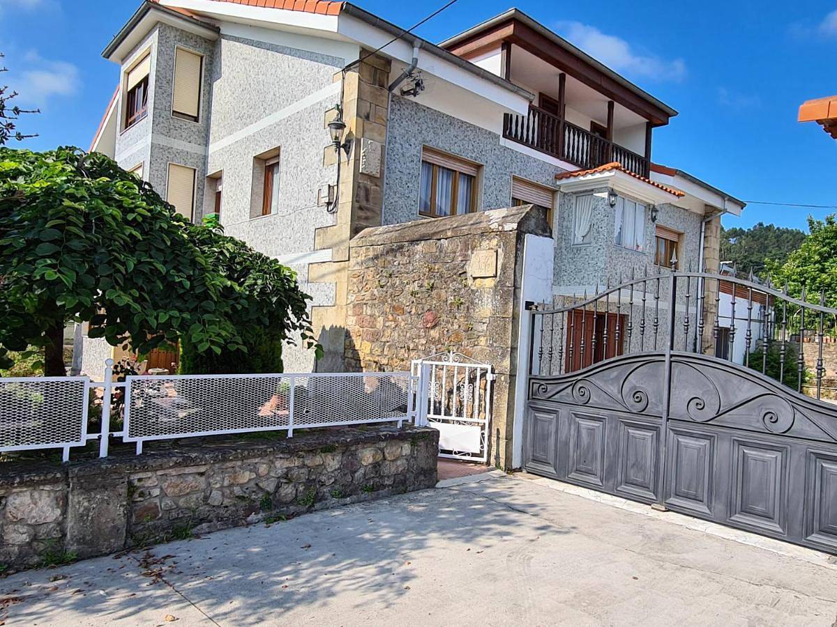Seven-Bedroom House in Quijano, Piélagos