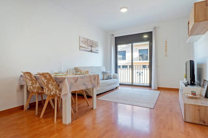 Apartamento entero, Apartamento 'Ángel' con terraza privada, Wi-Fi y aire acondicionado in Vinebre, Tierras del Ebro