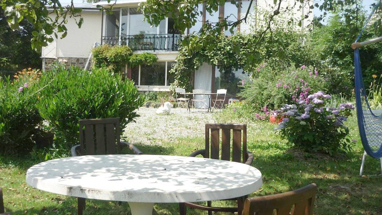 Dinant La Bergeronnette avec la chaleur du feu de bois et le jardin in Dinant, Regio Namur