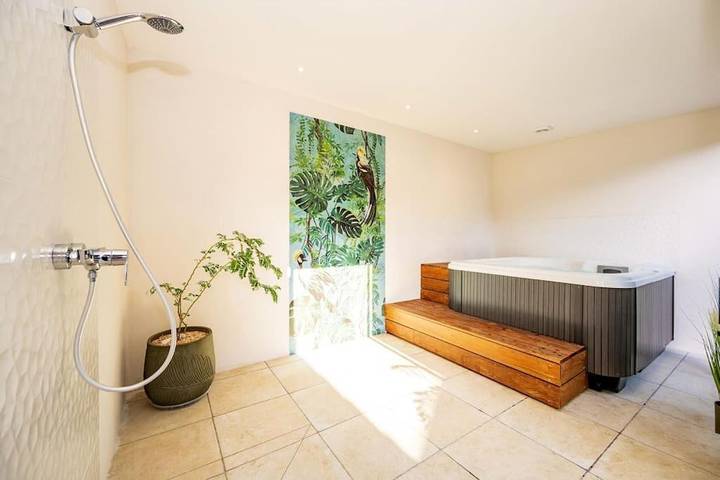 Gîte pour 4 personnes, avec sauna ainsi que terrasse et jacuzzi à Langueux - 3