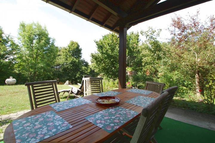Gîte pour 7 personnes, avec terrasse et jardin