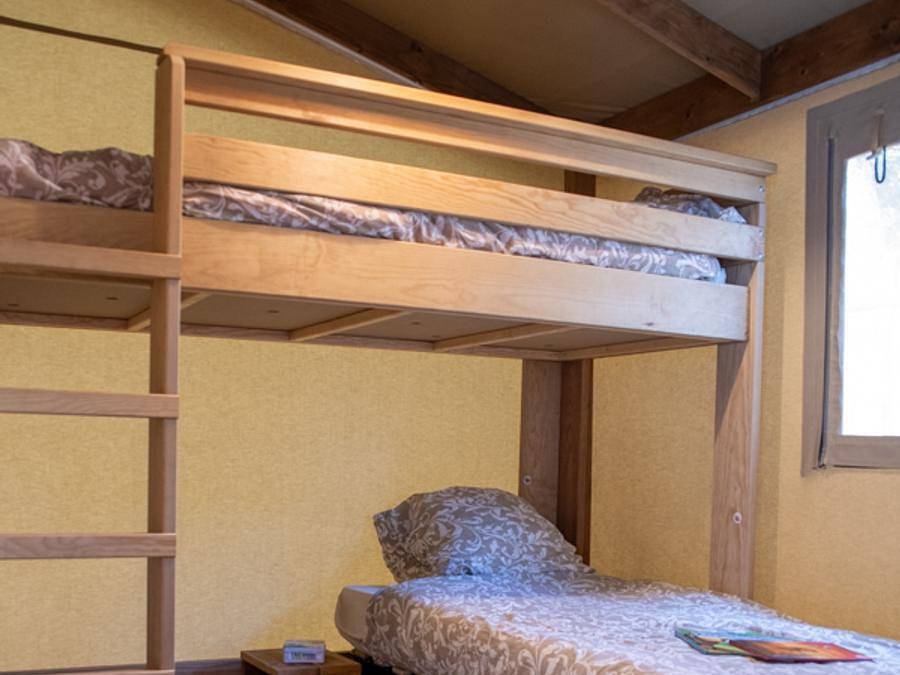 Camping Les Cyprès - Tent 5 personen - Tent 2ch. Giroflee (2023) 32 m² + Halfoverdekt terras 4/5 personen in Bretignolles-sur-Mer, Loiredal