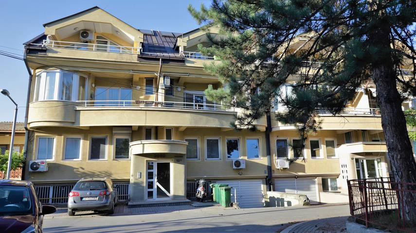 Gîte pour 5 personnes, avec balcon et jacuzzi, adapté aux familles à Skopje - 2