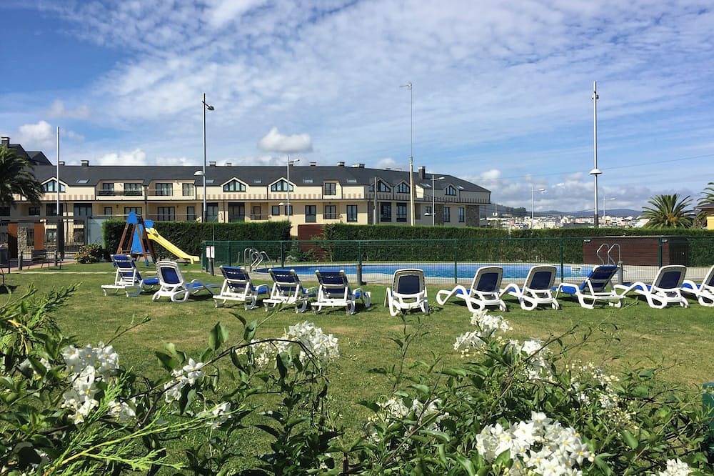 Entire apartment, Premium Apartment Playa Altar 2 (Private Garden) in Barreiros, Galician Coast