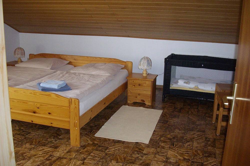 Ganze Wohnung, 4-Sterne-Komfort-Ferienwohnung 1 Robert Schad in Herbstein, Vogelsberg Region