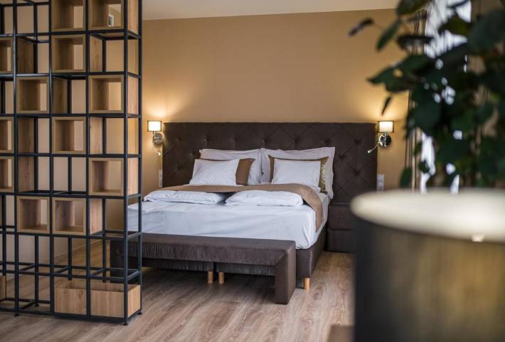 Hotel für 4 Personen, mit Terrasse und Garten sowie Pool und Sauna in Balatonszemes