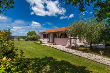 Ferienhaus für 5 Personen, mit Garten und Terrasse, kinderfreundlich in Marčana