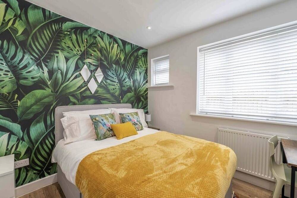 Luxe Ocean +playroom +Seascape/sleeps 12 in Barton on Sea, Hampshire