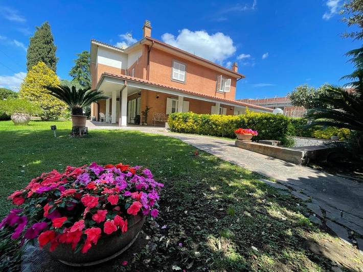 B&b, con Balcone e Terrazza nonché Giardino a Casal Morena
