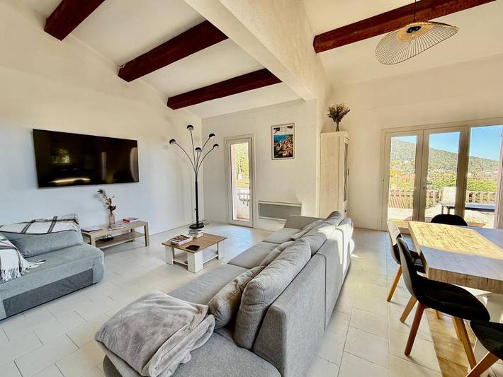 Villa pour 9 personnes, avec terrasse ainsi que jardin et vue, animaux acceptés à Carqueiranne - 3