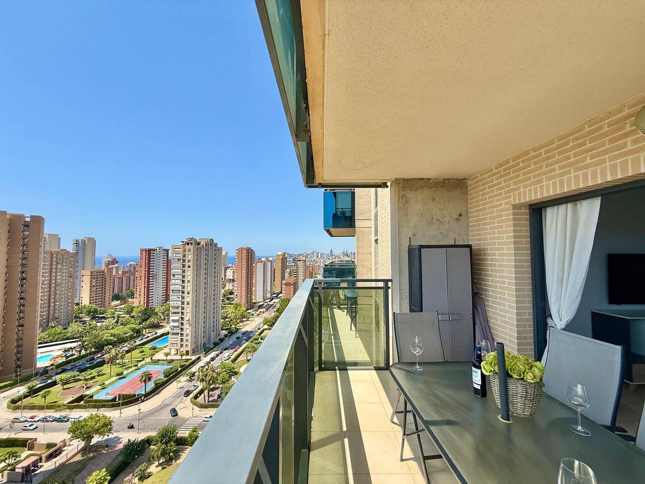 Geheel appartement, Spacious apartment with Ac - 4 guests in Benidorm, Costa Blanca